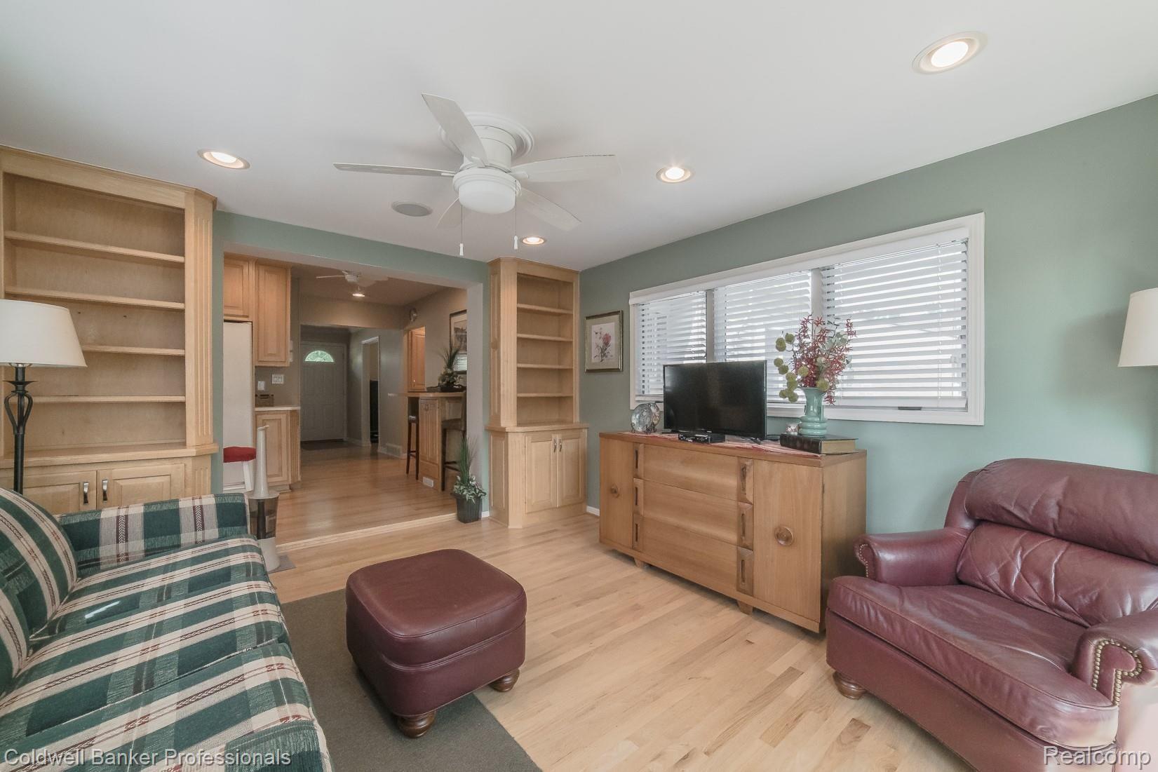 624 Hill Street Rochester, MI 48307 - Photo 16 of 49 624 Hill St-16.jpg