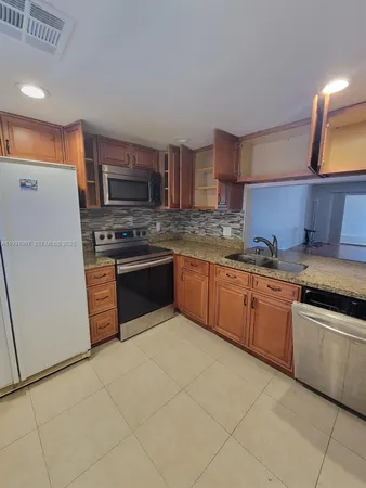 $215,000 | 4321 Northwest 9th Avenue, Unit 102, Deerfield Beach, FL 33064