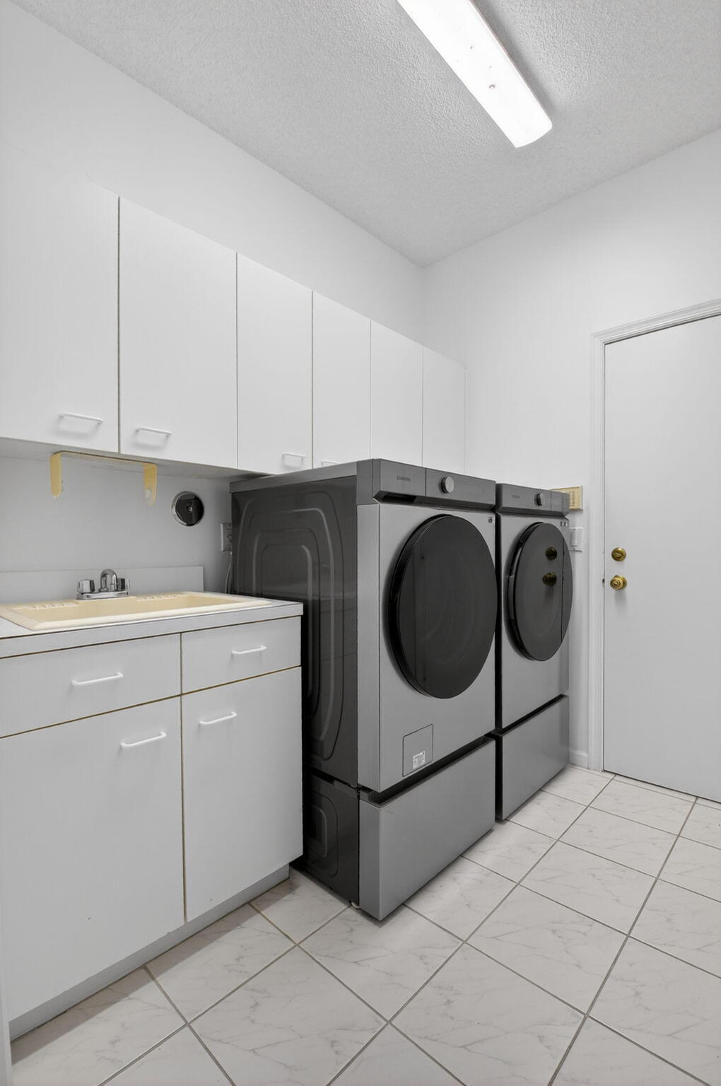 6694 Northwest 26th Way Boca Raton, FL 33496 - Photo 32 of 58 a utility room with dryer and washer