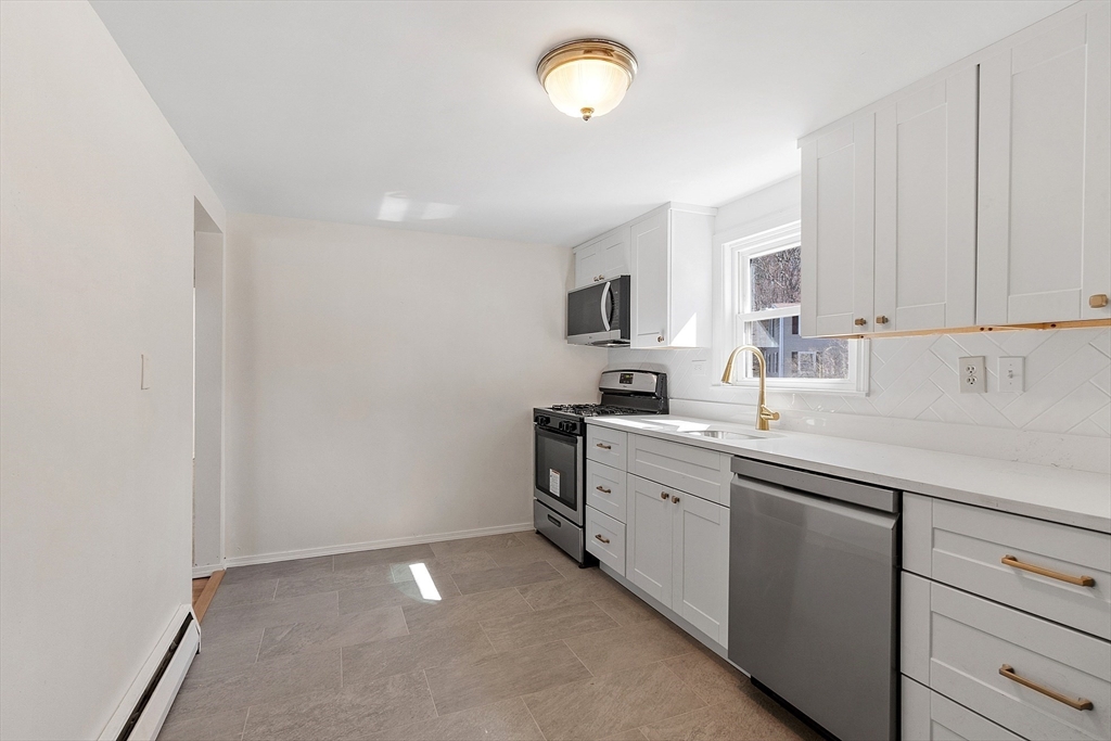 128 Warrenton Road Haverhill, MA 01832 - Photo 4 of 37 Gallery Image 4