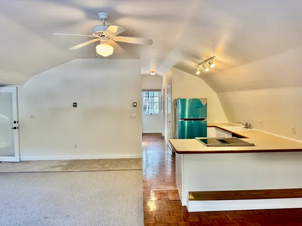 $2,500 | 165 Grove Westwood Ma, Unit B2, Westwood, MA 02090