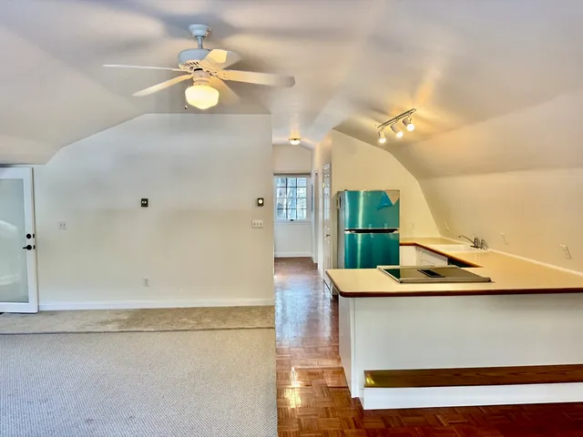 $2,500 | 165 Grove Westwood Ma, Unit B2, Westwood, MA 02090