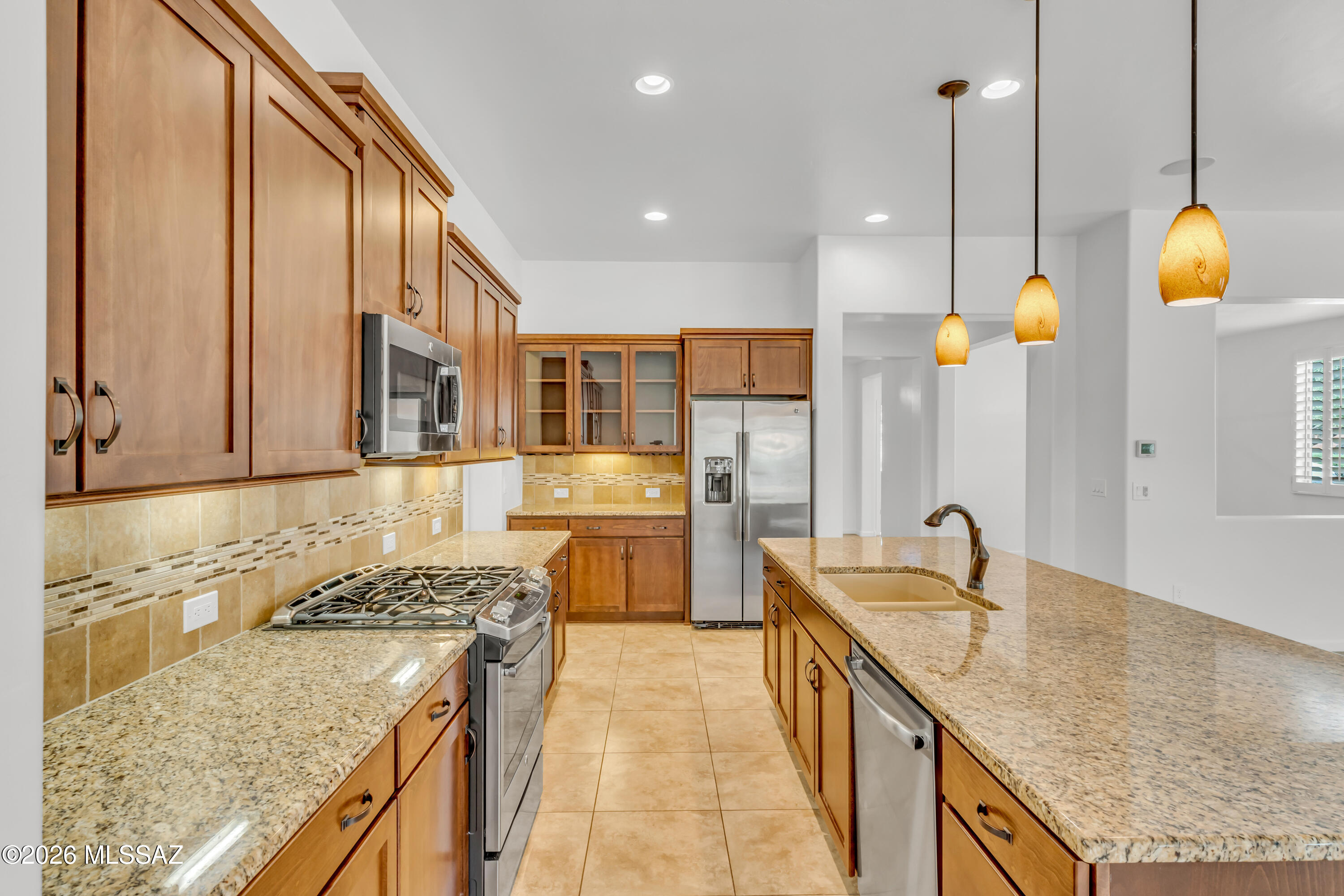 60995 East Shale Road Oracle, AZ 85623 - Photo 6 of 50 Very Large Kitchen!