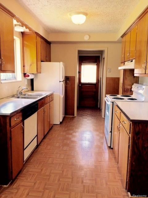 8650 Dale Center Line, MI 48015 - Photo 5 of 20 jdtj.jpg