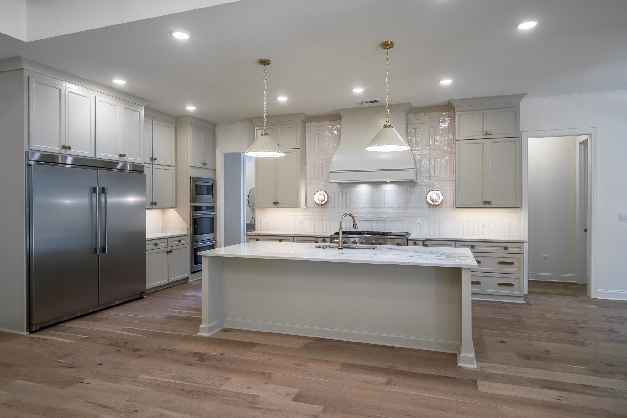 4099 Barfield Road Memphis, TN 38117 - Photo 6 of 25 a kitchen with stainless steel appliances granite countertop a sink a stove a refrigerator and a oven