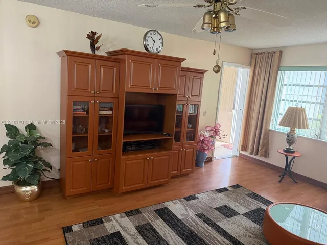 $139,000 | 410 Southeast 2nd Street, Unit 105, Hallandale Beach, FL 33009