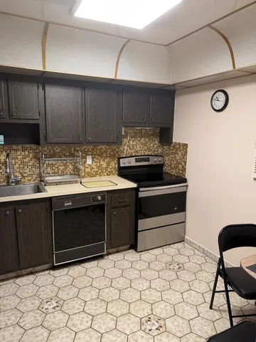 $139,000 | 410 Southeast 2nd Street, Unit 105, Hallandale Beach, FL 33009