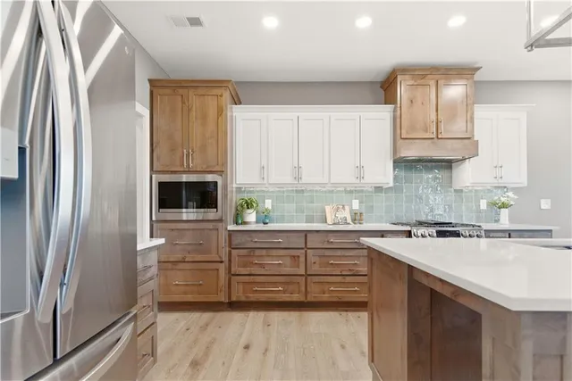 $859,900 | 17860 Clearview Drive, Leavenworth, KS 66048