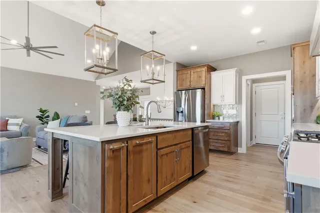 $859,900 | 17860 Clearview Drive, Leavenworth, KS 66048