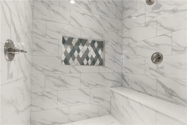 $859,900 | 17860 Clearview Drive, Leavenworth, KS 66048