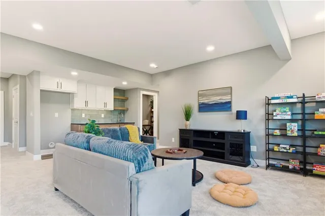 $859,900 | 17860 Clearview Drive, Leavenworth, KS 66048