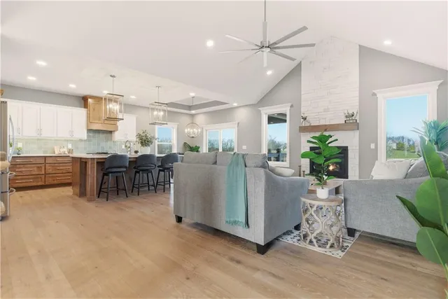 $859,900 | 17860 Clearview Drive, Leavenworth, KS 66048