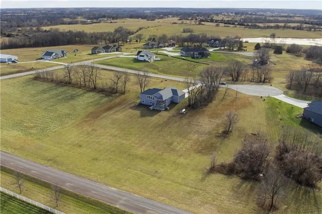 $859,900 | 17860 Clearview Drive, Leavenworth, KS 66048
