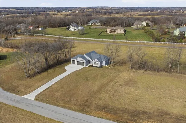 $859,900 | 17860 Clearview Drive, Leavenworth, KS 66048