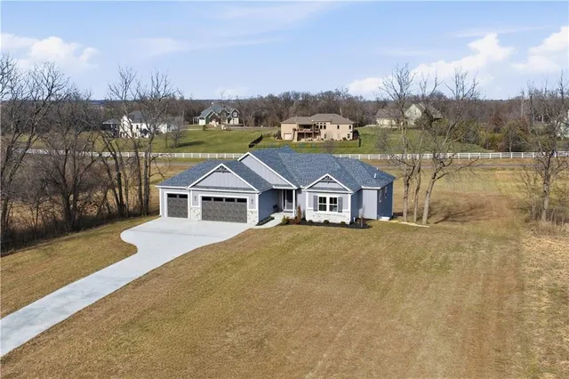 $859,900 | 17860 Clearview Drive, Leavenworth, KS 66048