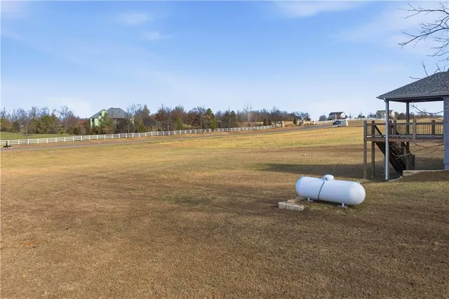 $859,900 | 17860 Clearview Drive, Leavenworth, KS 66048