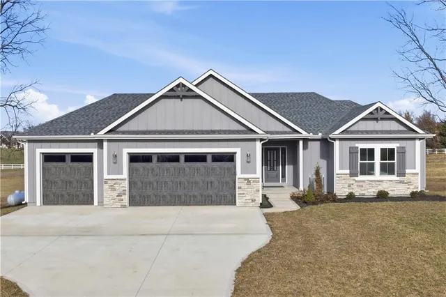 $859,900 | 17860 Clearview Drive, Leavenworth, KS 66048