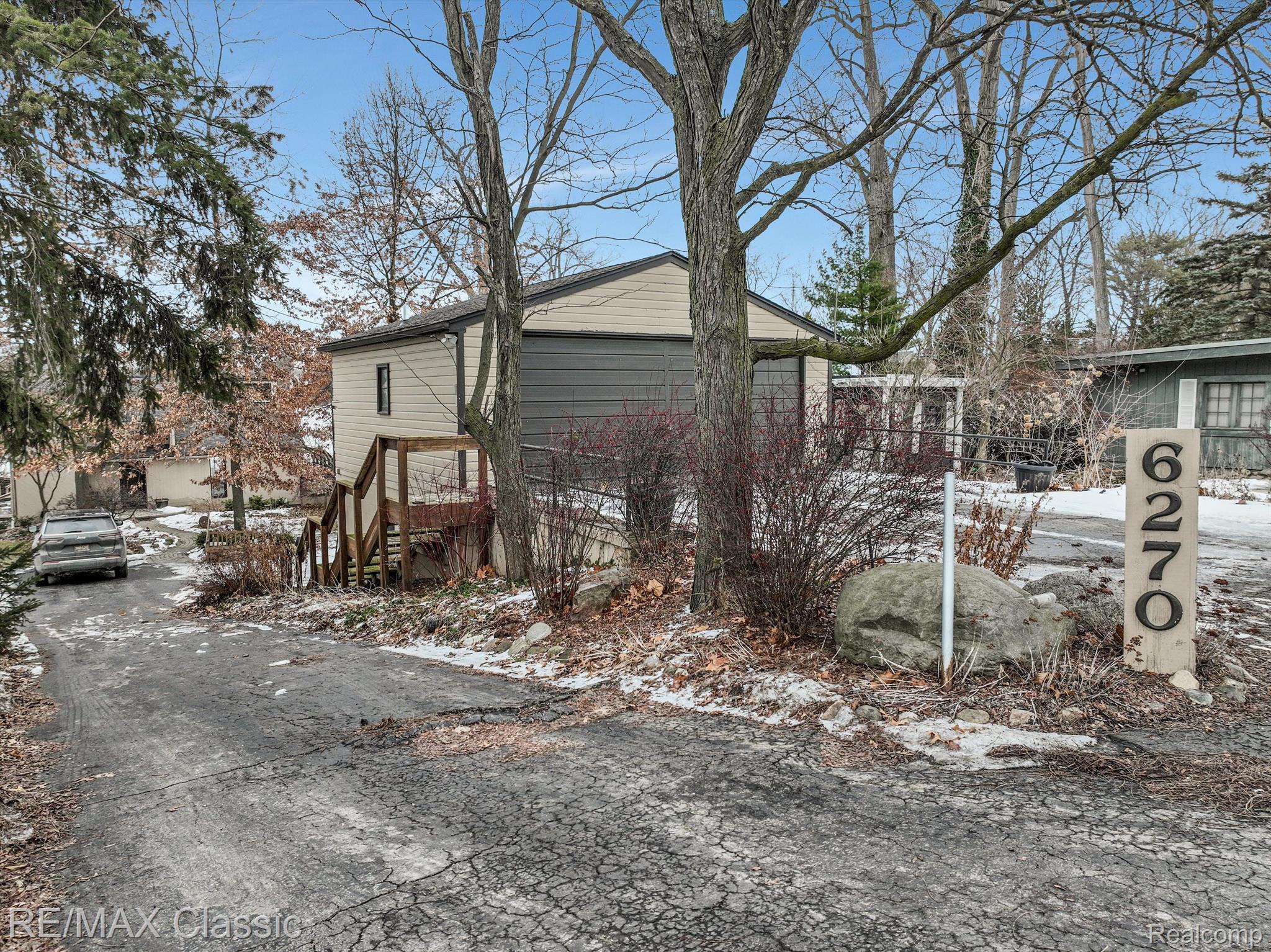 6270 Commerce Road West Bloomfield, MI 48324 - Photo 42 of 43 Street View