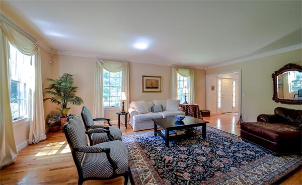 372 Dutton Road Sudbury, MA 01776 - Photo 4 of 30
