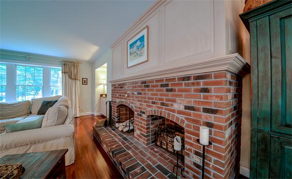 372 Dutton Road Sudbury, MA 01776 - Photo 8 of 30