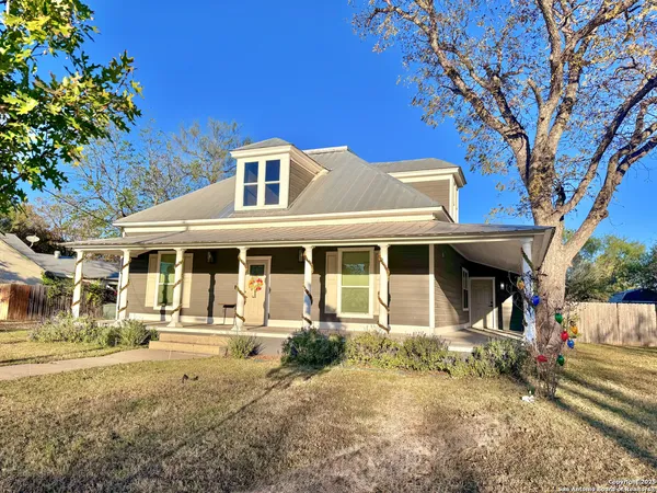 $347,000 | 1106 North High Street, Uvalde, TX 78801