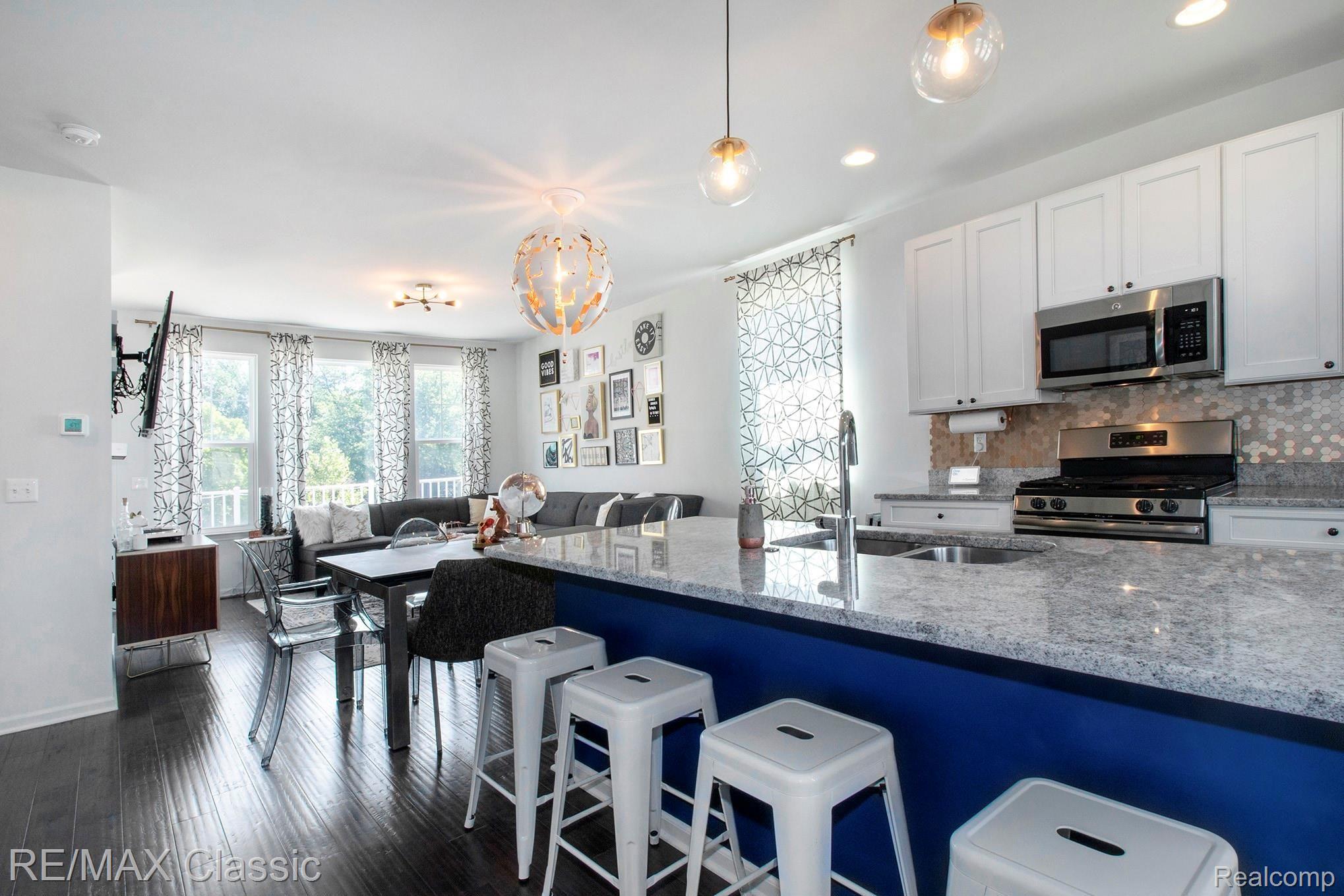 3514 South Rochester Road, Unit 12 Royal Oak, MI 48073 - Photo 11 of 29 Kitchen with Island