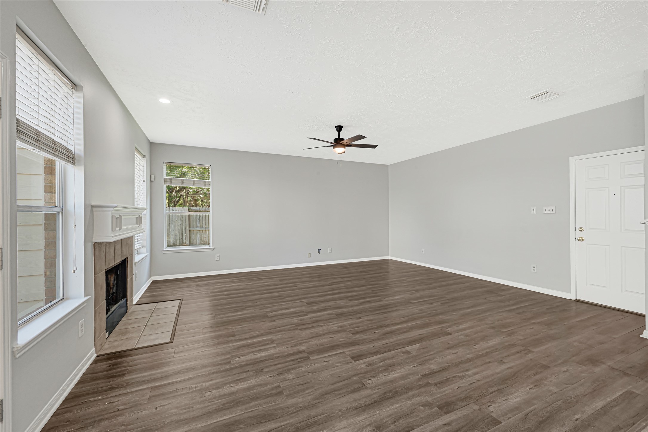 3310 La Mer Lane Spring, TX 77388 - Photo 9 of 30 Gallery Image 9