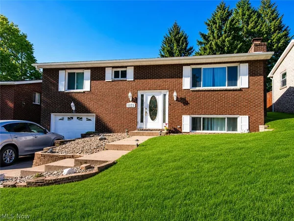 $220,000 | 1121 21st Street, Vienna, WV 26105