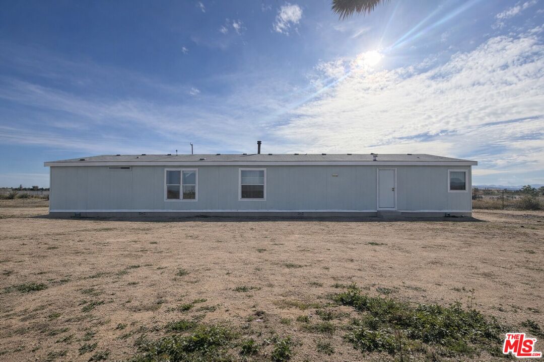 6288 Maricopa Road Phelan, CA 92371 - Photo 3 of 17 a view of outdoor space