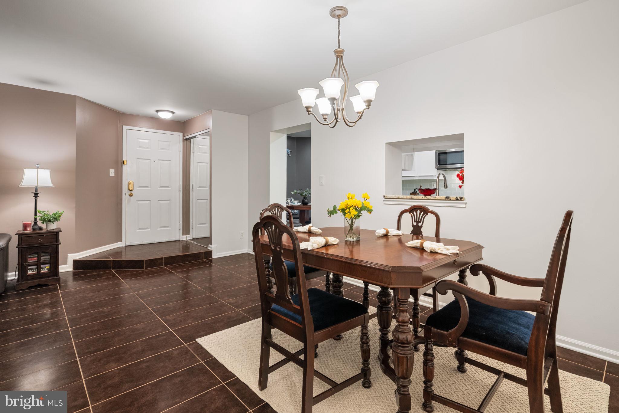 5804 Cove Landing Road, Unit 101 Burke, VA 22015 - Photo 7 of 37 Dining Room
