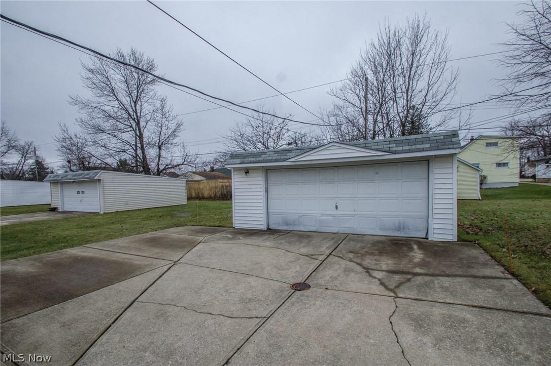 1650 Chelmsford Road Cleveland, OH 44124 - Photo 3 of 33 Gallery Image 3