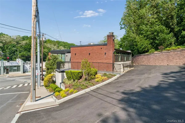 $4,300 | 780 New York Avenue, Unit B, Huntington, NY 11743
