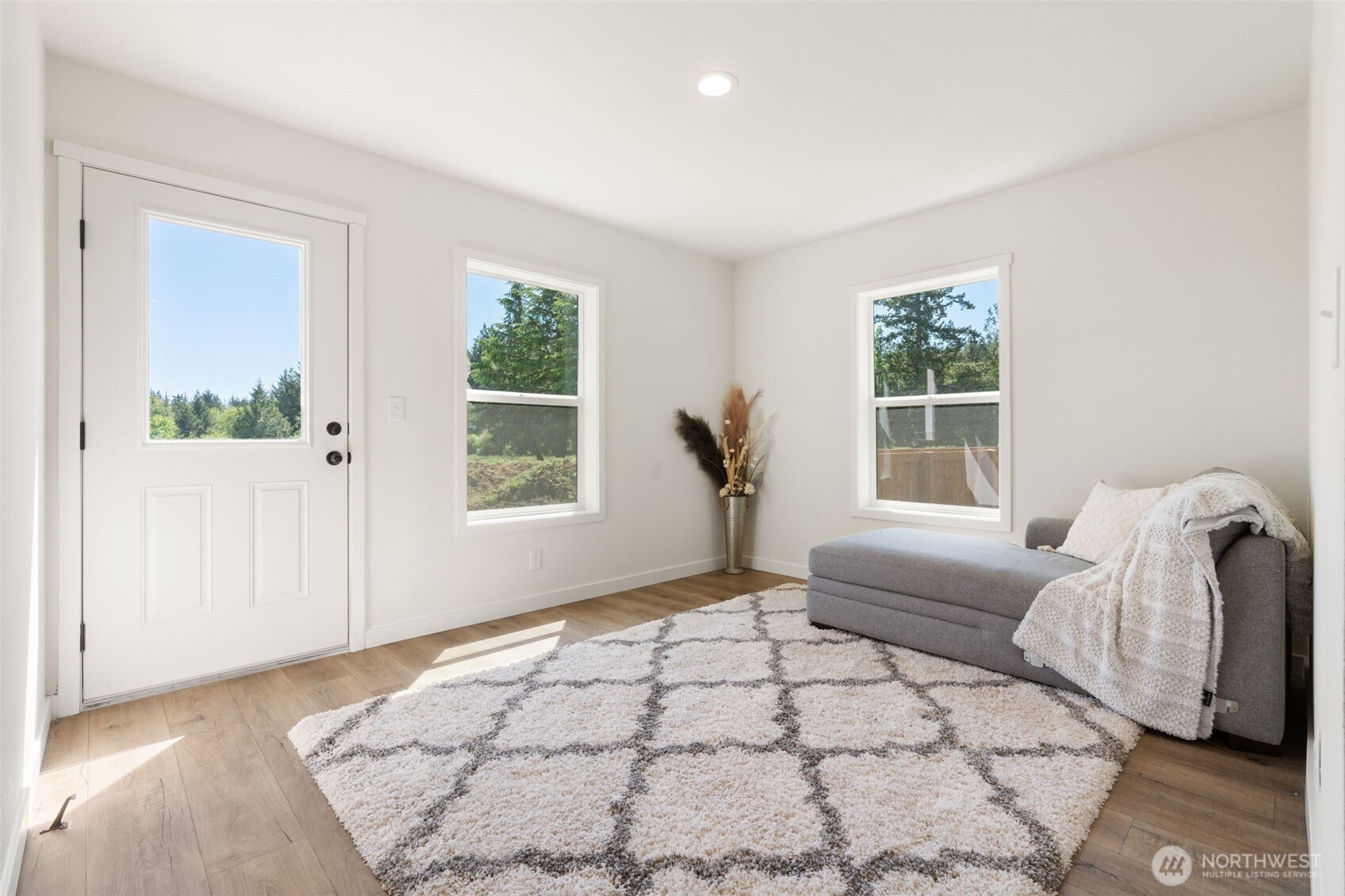 1090 Koontz Road Chehalis, WA 98532 - Photo 19 of 35 a bedroom with a bed and a window