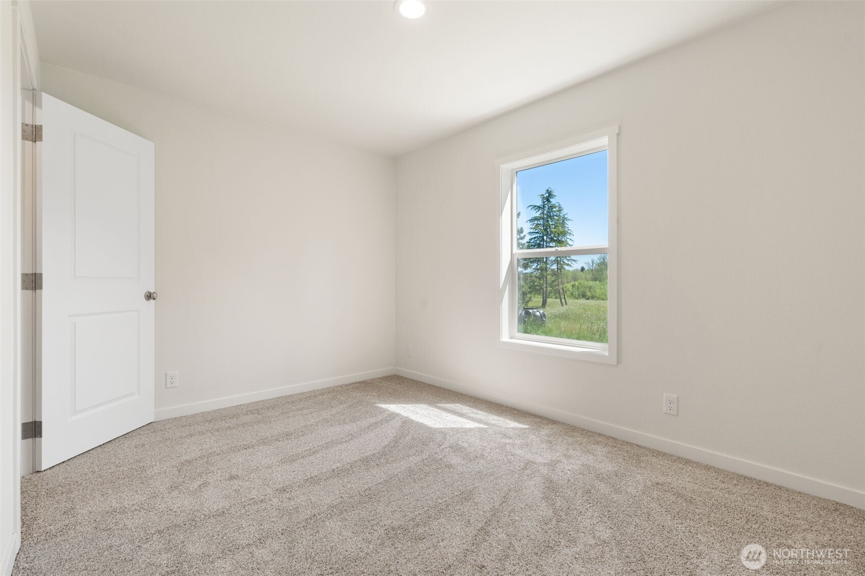1090 Koontz Road Chehalis, WA 98532 - Photo 25 of 35 an empty room with windows