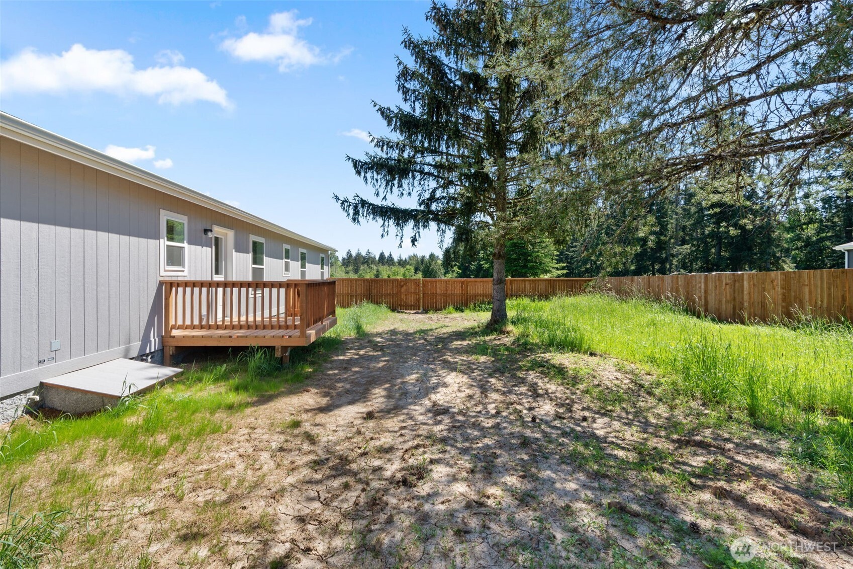 1090 Koontz Road Chehalis, WA 98532 - Photo 30 of 35 a garden with wooden fence
