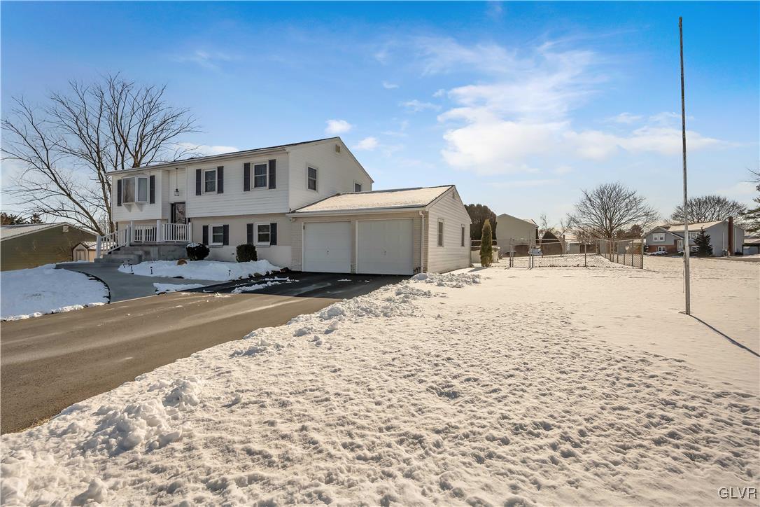445 Blue Ridge Drive Nazareth, PA 18064 - Photo 2 of 25