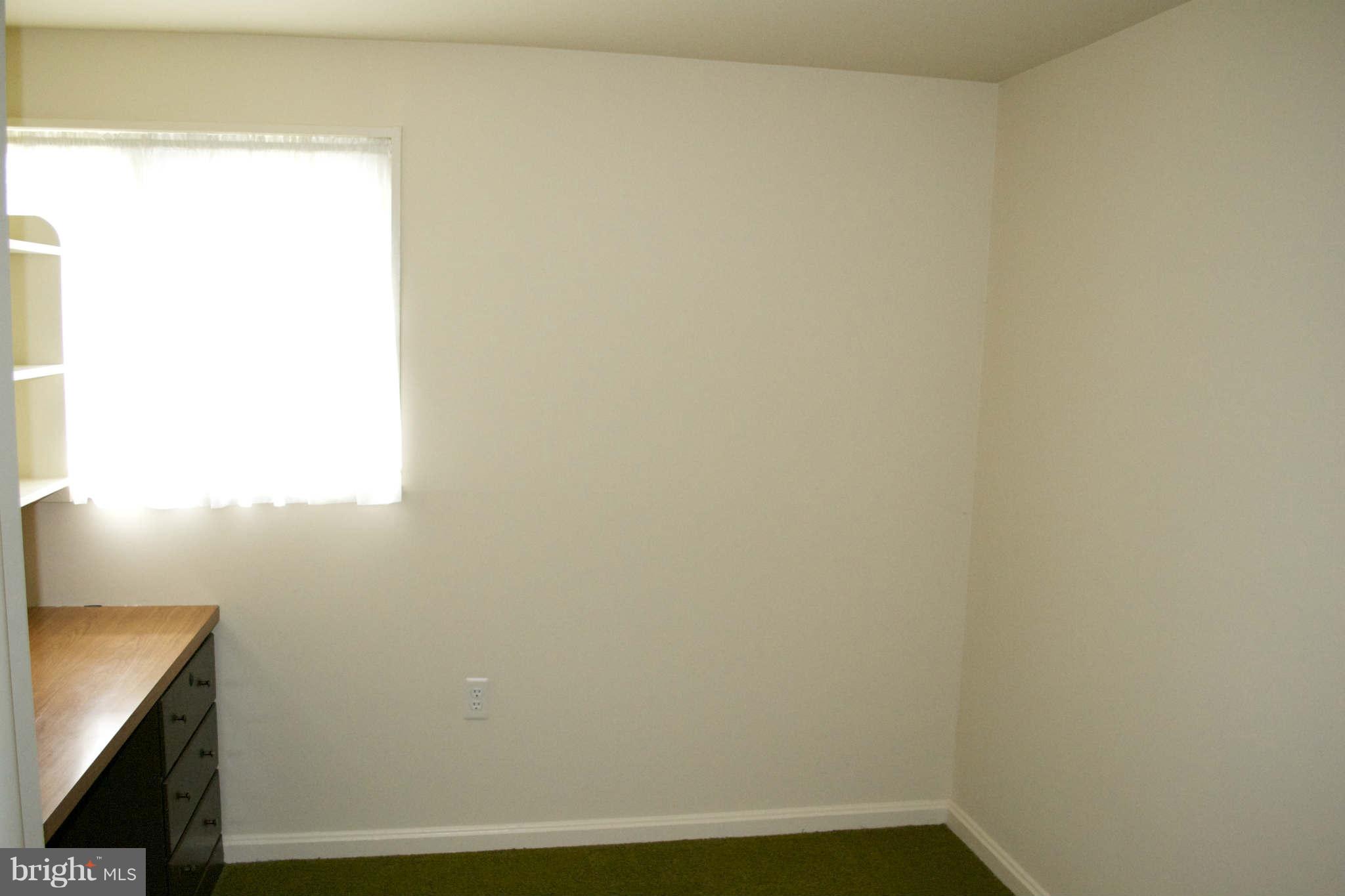 13209 Holdridge Road Silver Spring, MD 20906 - Photo 12 of 18 a bathroom with a window