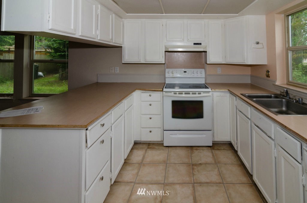 1606 Diamond Loop Southeast Lacey, WA 98503 - Photo 6 of 24 Gallery Image 6