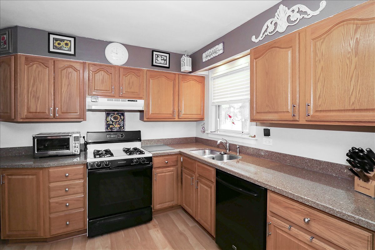 6 West Harding Road Lombard, IL 60148 - Photo 10 of 25