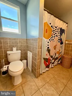 a bathroom with a toilet and a shower