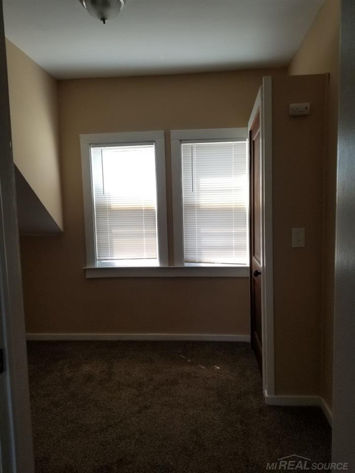 16476 Manchester Avenue, Unit 2 UPPER Eastpointe, MI 48021 - Photo 5 of 11