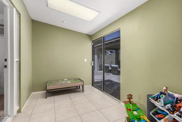 a view of a house with backyard and a tree