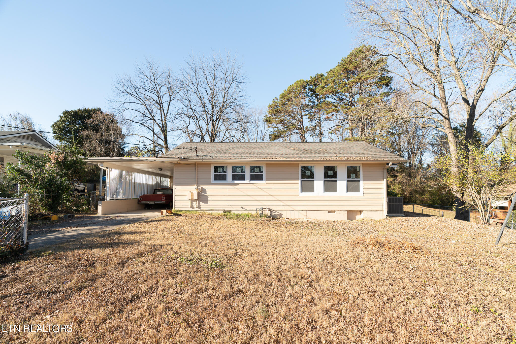 125 Pembroke Road Oak Ridge, TN 37830 - Photo 1 of 20 Front of House 1