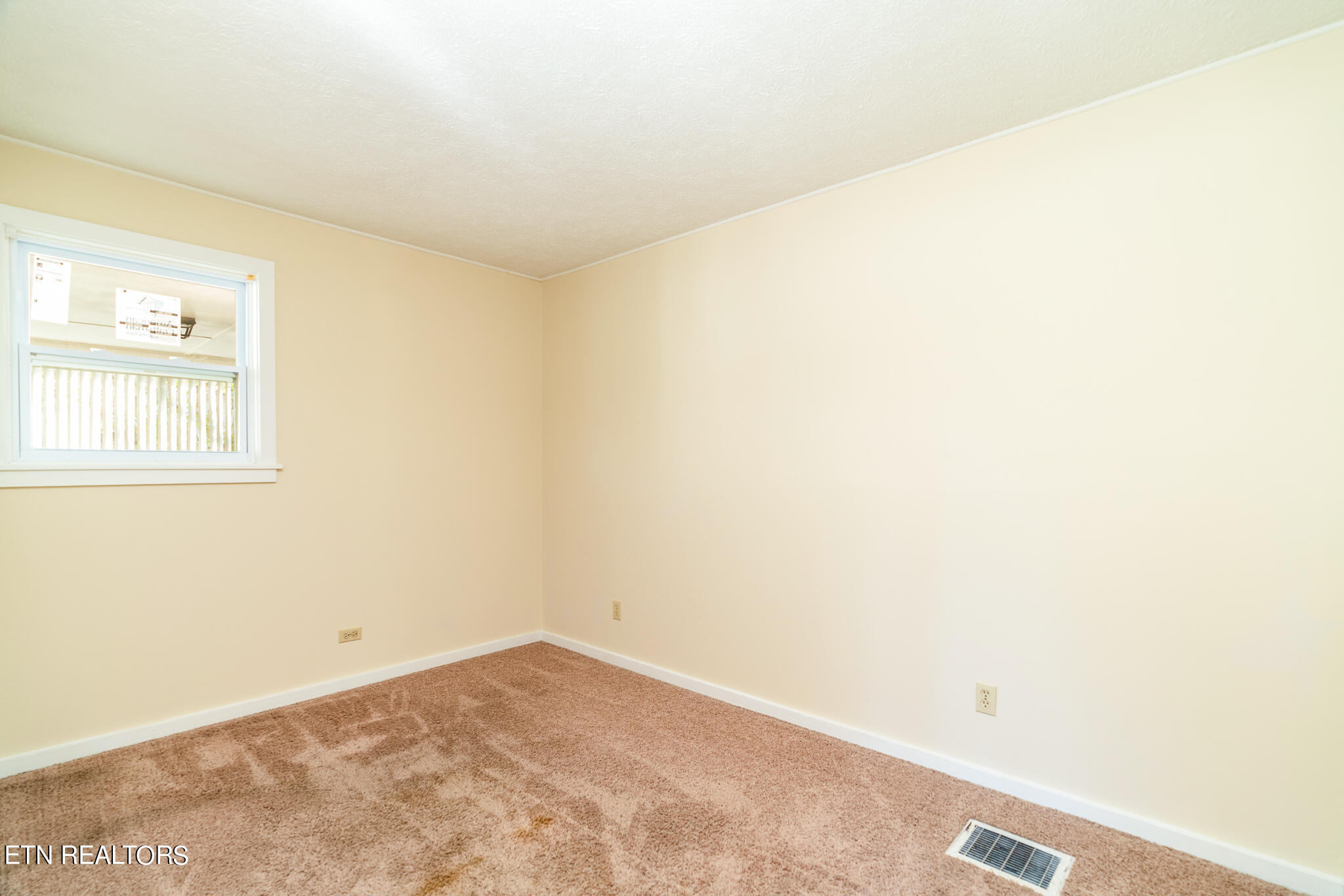 125 Pembroke Road Oak Ridge, TN 37830 - Photo 13 of 20 Bedroom 1