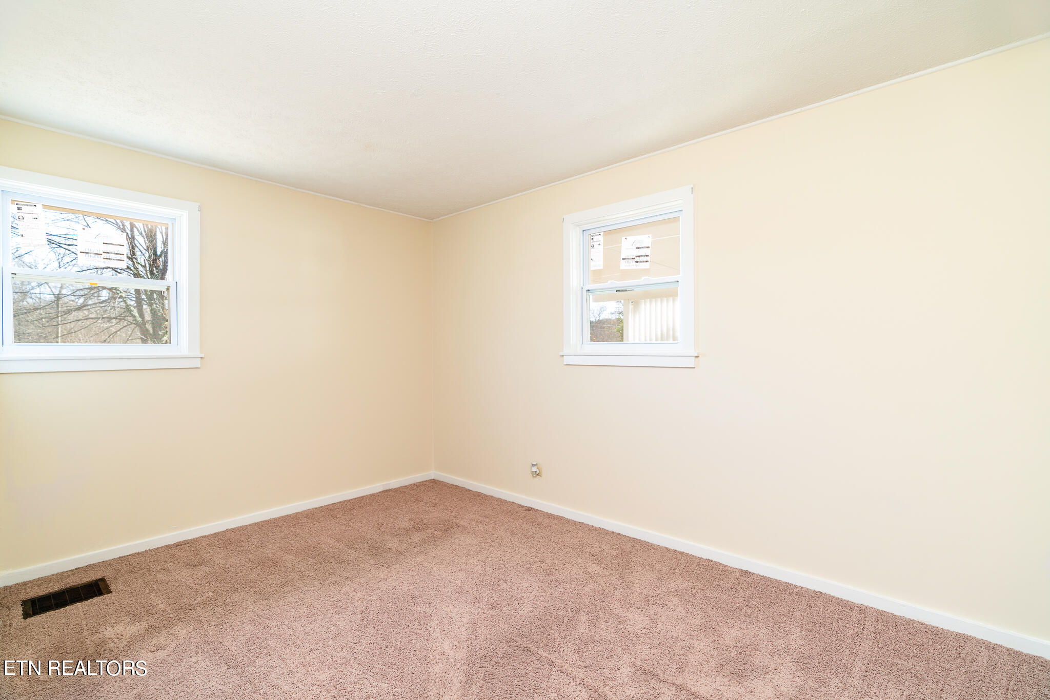 125 Pembroke Road Oak Ridge, TN 37830 - Photo 14 of 20 Bedroom 2