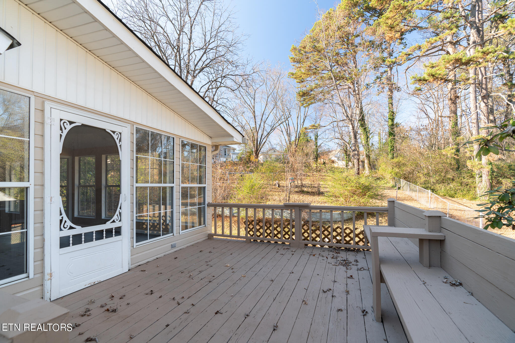 125 Pembroke Road Oak Ridge, TN 37830 - Photo 17 of 20 Porch 2