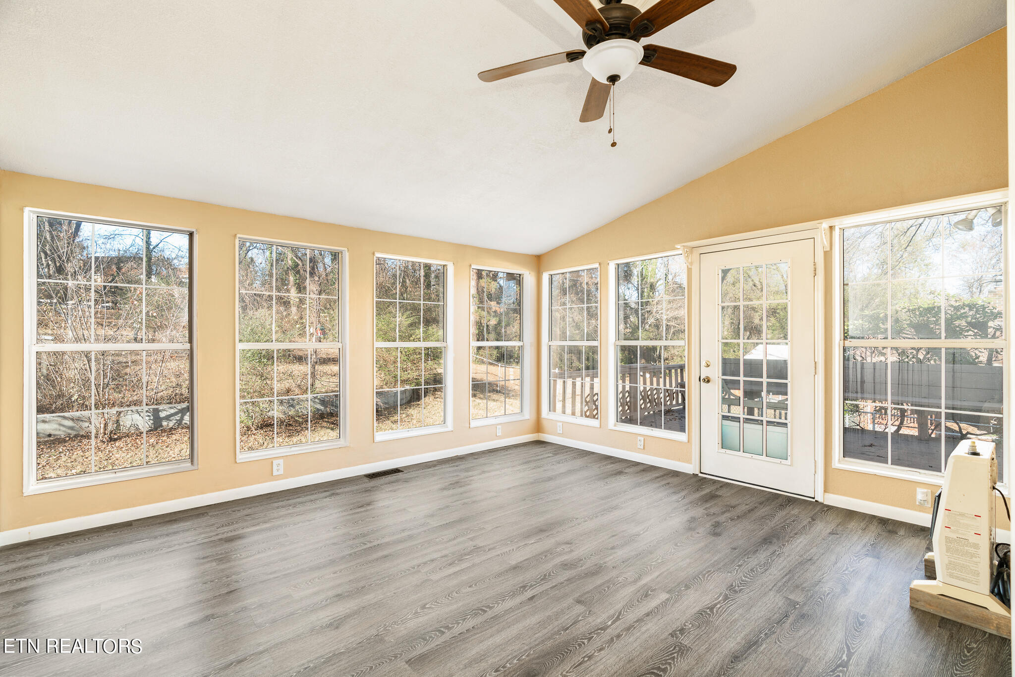 125 Pembroke Road Oak Ridge, TN 37830 - Photo 5 of 20 Den 1