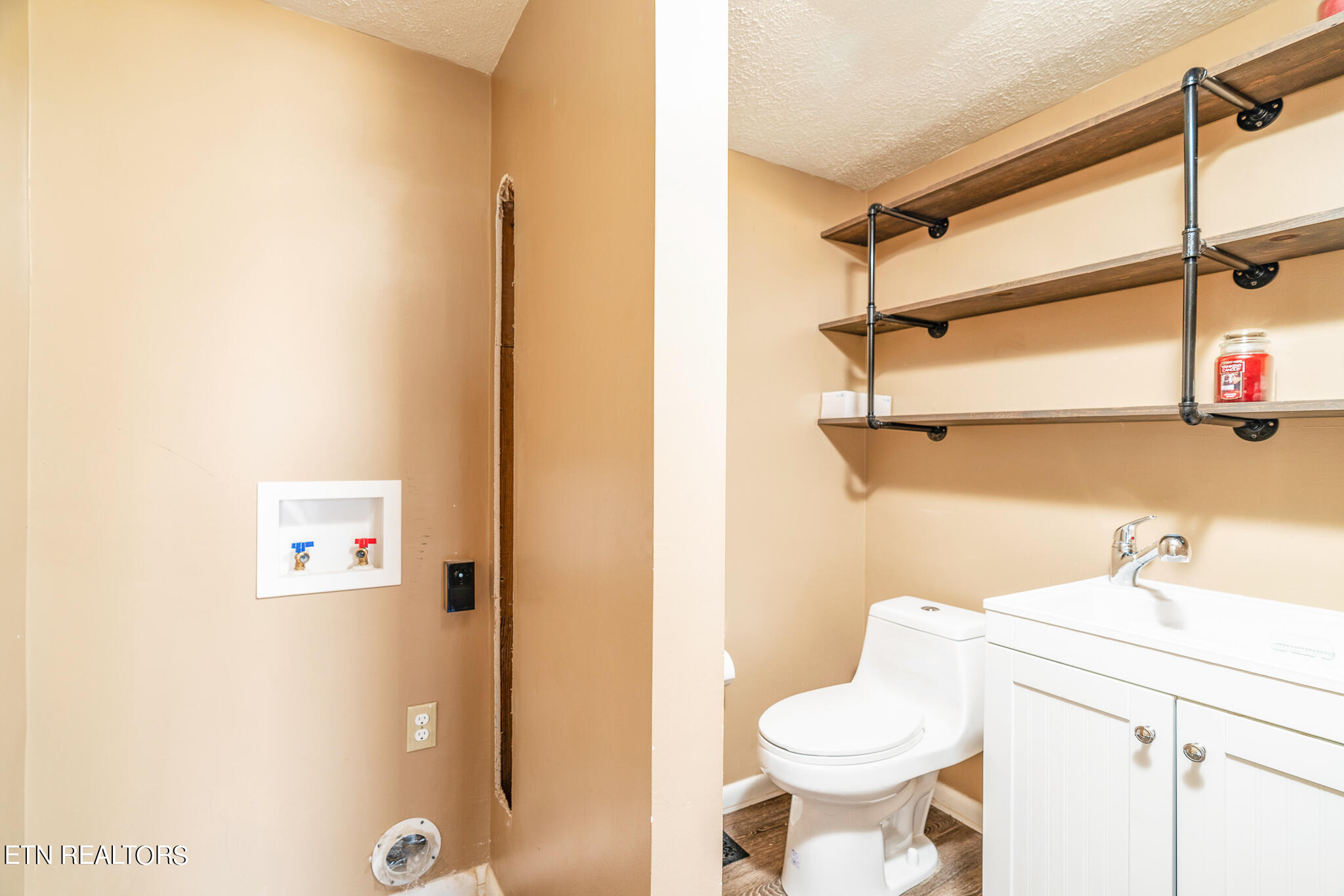 125 Pembroke Road Oak Ridge, TN 37830 - Photo 10 of 20 Half Bath Laundry