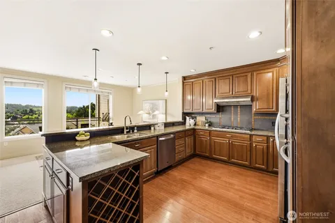 $899,000 | 8850 Redmond-Woodinville Road Northeast, Unit 301, Redmond, WA 98052