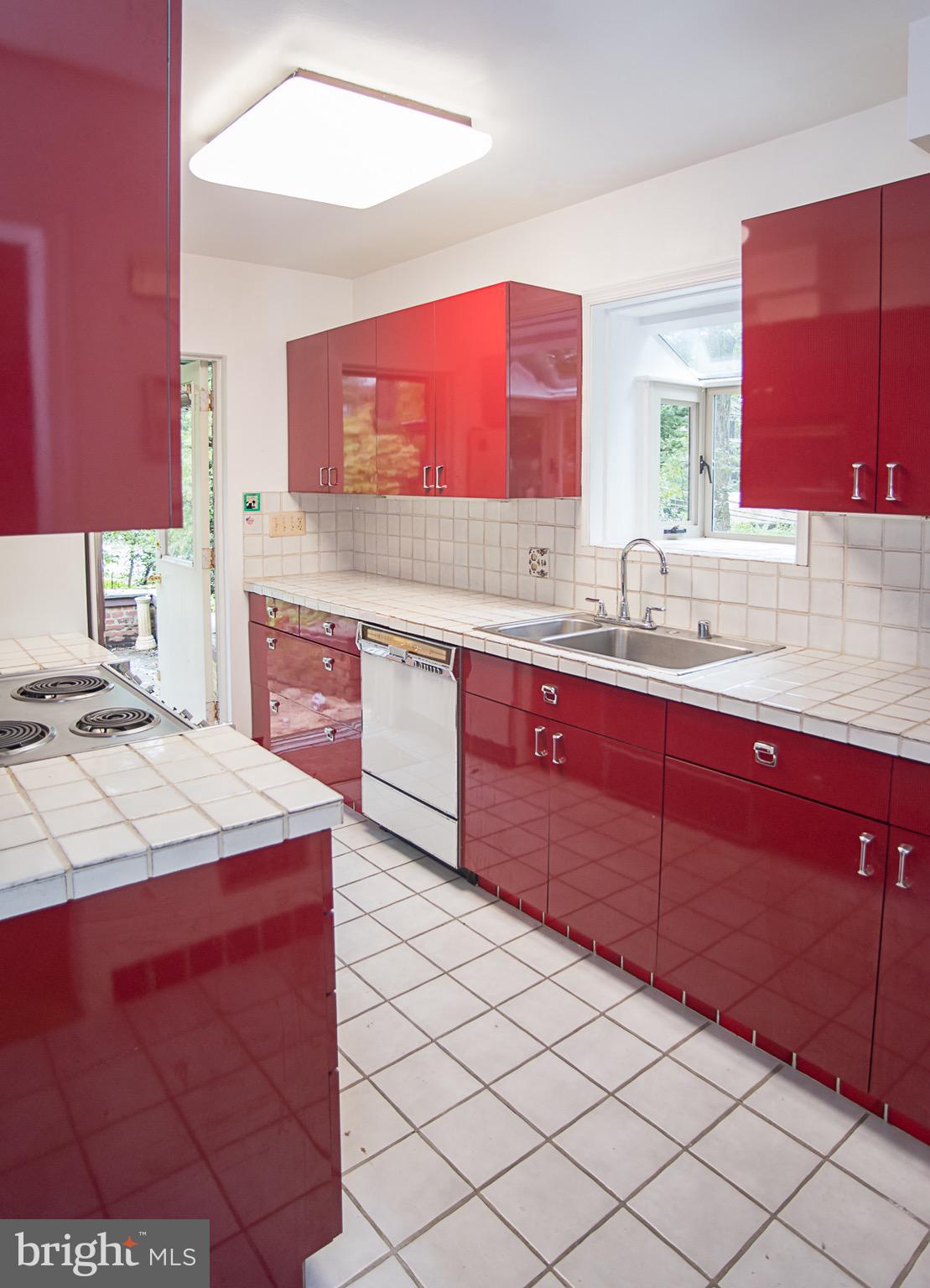 3656 Military Road Arlington, VA 22207 - Photo 13 of 29 Retro 80's Kitchen